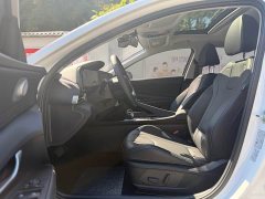 Hyundai Elantra 1.5L CVT Luxury - ფოტო 12