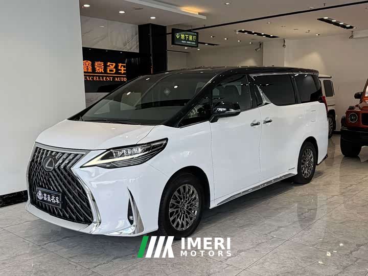 Lexus LM 300h Four-Seat Royal Edition