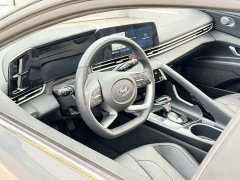 Hyundai Elantra 2022 1.5L CVT Luxury - ფოტო 15