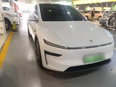 Tesla Model Y Rear-Wheel Drive - ფოტო 4