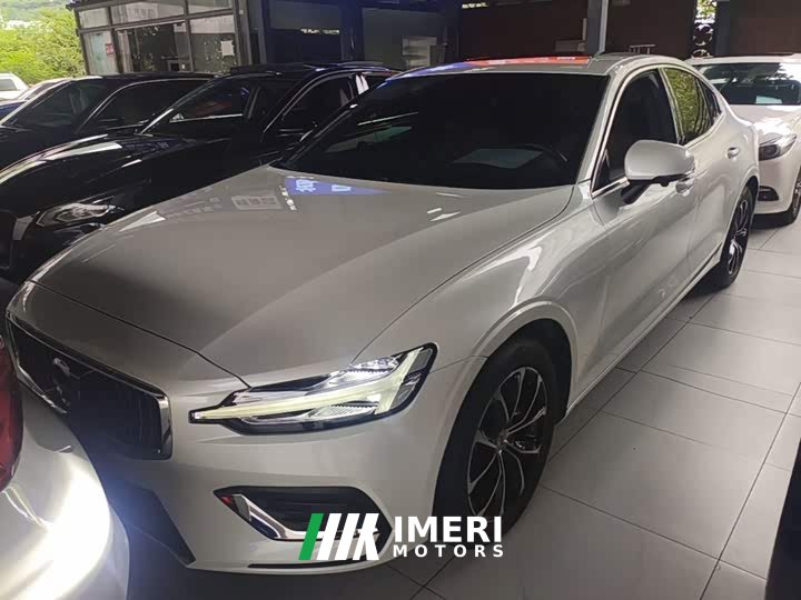 Volvo S60 B4 Smart Luxury Edition - ავტომობილი ჩინეთიდან