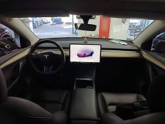 Tesla Model Y Rear-Wheel Drive - ფოტო 10
