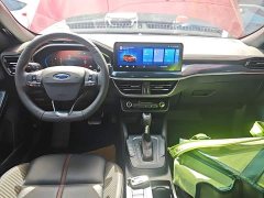 Ford Focus Hatchback EcoBoost 180 Automatic ST Line - ფოტო 10