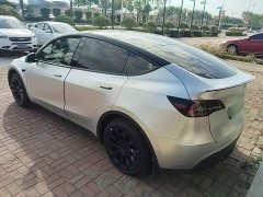 Tesla Model Y Rear-Wheel Drive - ფოტო 5