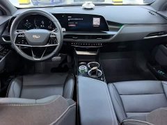 Cadillac GT4 2023 25T Luxury - ფოტო 10