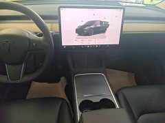 Tesla Model Y Rear-Wheel Drive - ფოტო 13