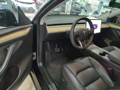 Tesla Model Y Rear-Wheel Drive - ფოტო 16
