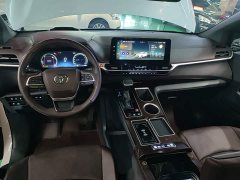 Toyota Gravia 2.5L Hybrid Prestige Plus AWD - ფოტო 10