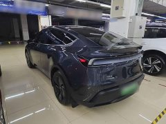 Tesla Model Y Rear-Wheel Drive - ფოტო 5