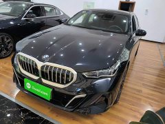 BMW 5 Series 530Li Luxury M Sport Package - ფოტო 1