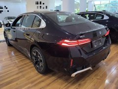 BMW 5 Series 530Li Luxury M Sport Package - ფოტო 5