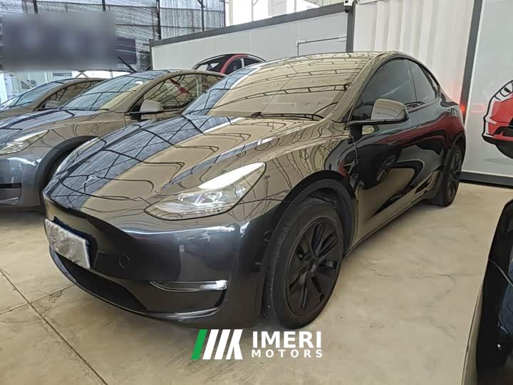 Tesla Model Y Long Range All-Wheel Drive