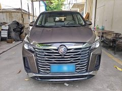 Buick GL8 Land Business Class Comfort Edition - ფოტო 3