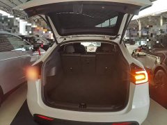 Tesla Model Y Rear-Wheel Drive - ფოტო 19