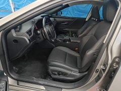 Lexus ES 300h Excellence - ფოტო 15
