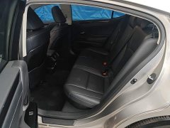 Lexus ES 300h Excellence - ფოტო 17