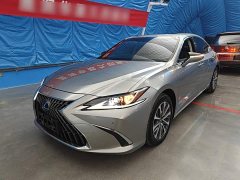 Lexus ES 300h Excellence - ფოტო 2