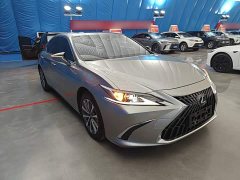 Lexus ES 300h Excellence - ფოტო 4