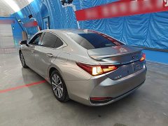 Lexus ES 300h Excellence - ფოტო 5