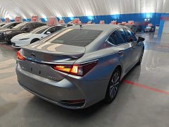 Lexus ES 300h Excellence - ფოტო 7