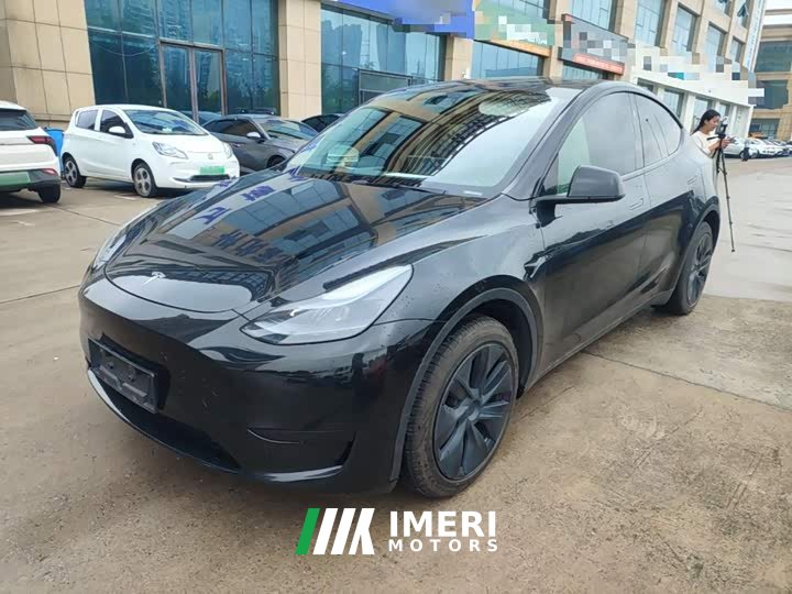 Tesla Model Y Rear-Wheel Drive