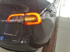 Tesla Model Y Long Range All-Wheel Drive - ფოტო 8