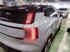 Volvo EX30 2025 Rear-Wheel Drive Extended Range Ultra - ფოტო 8