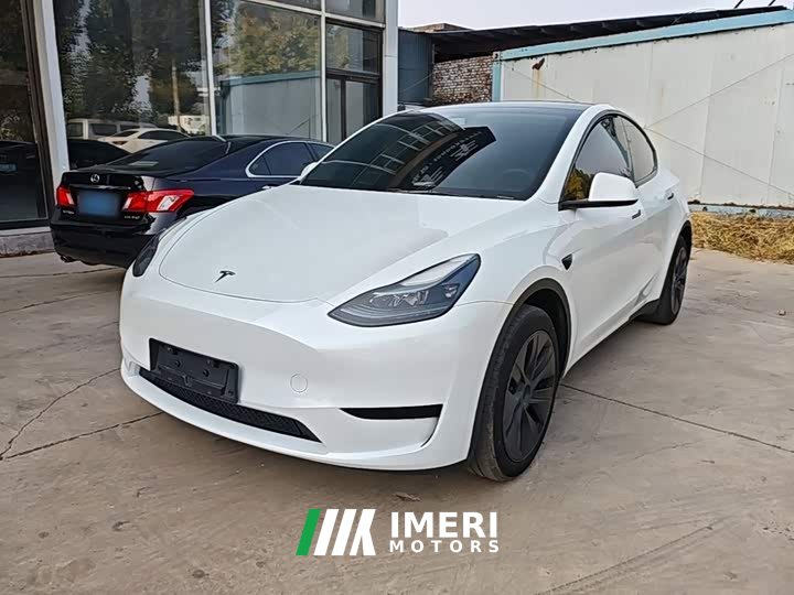 Tesla Model Y Rear-Wheel Drive