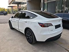 Tesla Model Y Rear-Wheel Drive - ფოტო 5