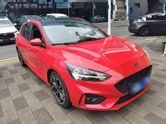 Ford Focus Hatchback EcoBoost 180 Automatic ST Line - ფოტო 4