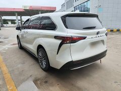Toyota Sienna 2021 2.5L Hybrid Premium Edition - ფოტო 5