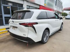 Toyota Sienna 2021 2.5L Hybrid Premium Edition - ფოტო 7