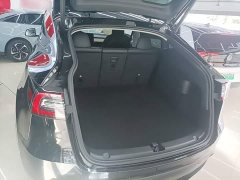 Tesla Model Y Standard Range RWD - ფოტო 9