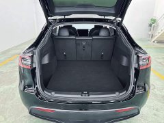 Tesla Model Y Rear-Wheel Drive - ფოტო 17