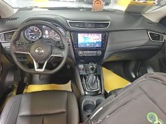 Nissan Qashqai 2.0L CVT Luxury - ფოტო 10