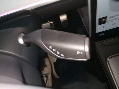 Tesla Model Y Rear-Wheel Drive - ფოტო 14