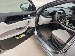 BYD Qin PLUS Glory Edition DM-i 55KM Leading - ფოტო 16
