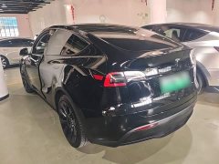 Tesla Model Y Rear-Wheel Drive - ფოტო 5