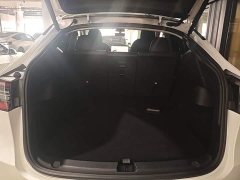 Tesla Model Y Rear-Wheel Drive - ფოტო 19