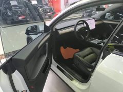 Tesla Model Y Long Range All-Wheel Drive - ფოტო 12