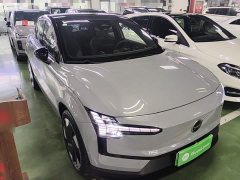 Volvo EX30 2025 Rear-Wheel Drive Extended Range Ultra - ფოტო 4