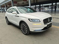 Lincoln Navigator 2.7T AWD Presidential Edition - ფოტო 4