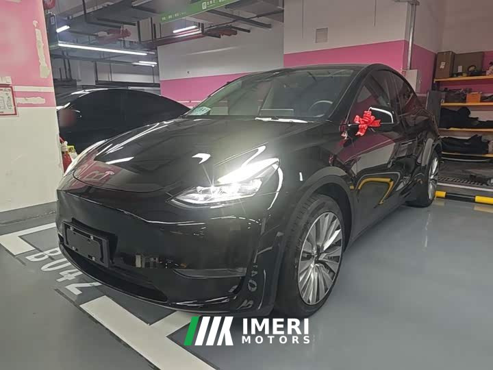 Tesla Model Y Standard Range RWD