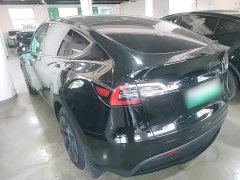 Tesla Model Y Rear-Wheel Drive - ფოტო 5
