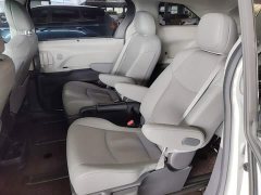 Toyota Sienna 2023 2.5L Hybrid Luxury - ფოტო 17