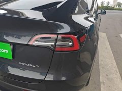 Tesla Model Y Rear-Wheel Drive - ფოტო 8