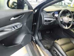 Cadillac XT4 28T FWD Luxury - ფოტო 16