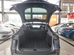 Tesla Model Y Rear-Wheel Drive - ფოტო 19