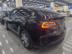 Tesla Model Y Rear-Wheel Drive - ფოტო 5