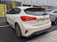 Ford Focus Hatchback EcoBoost 180 Automatic Trend - ფოტო 5